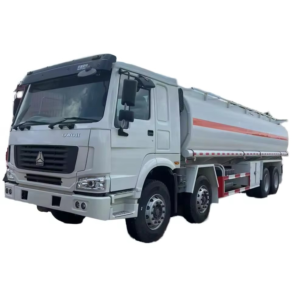 Cami&oacute;n Cisterna De Combustible SINOTRUK HOWO 8x4 - 35T Transporte De Aceite Y Reabastecimient