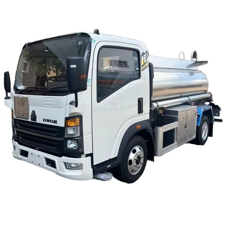 Cami&oacute;n Tanque De Combustible De Aleaci&oacute;n De Aluminio HOWO 5000L, Transportador De Acei