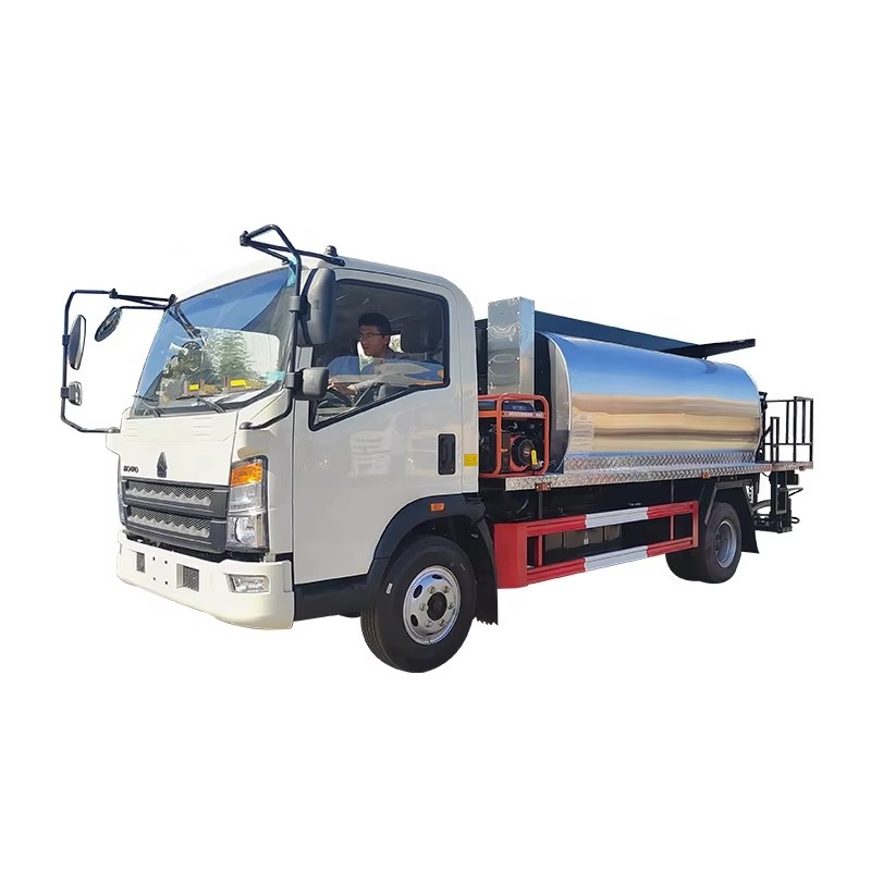 Howo 8 CBM Asfalto Distribuidor Cami&oacute;n Carretera Pavimentaci&oacute;n Maquinaria Bitumen Pulv