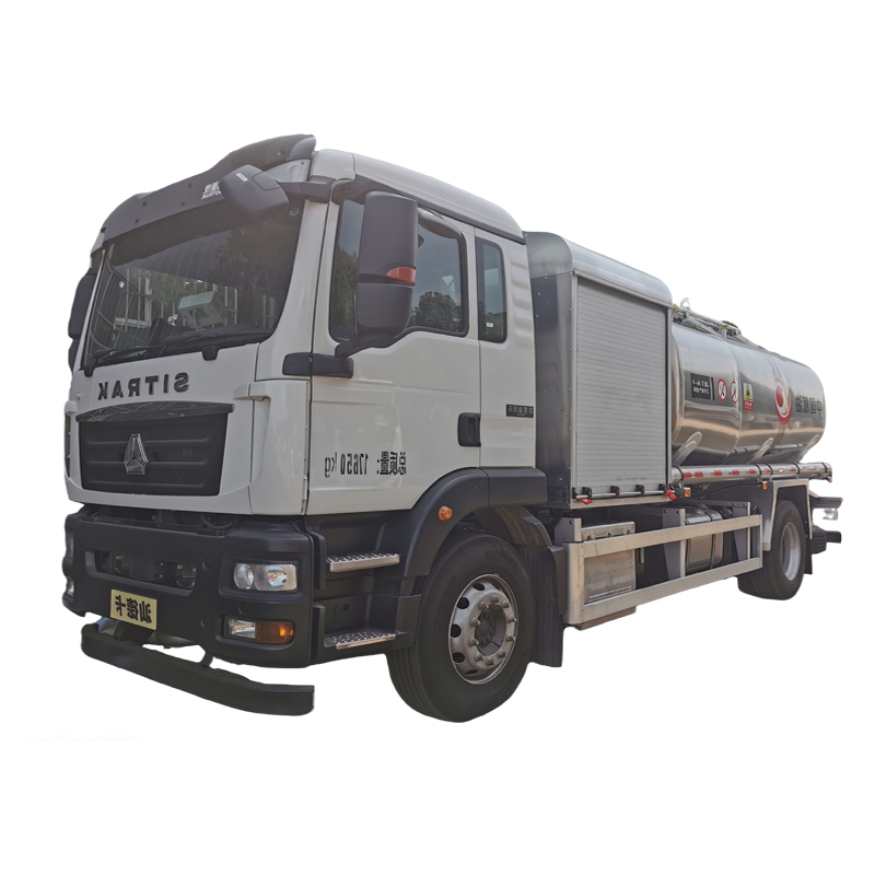 SINOTRUK 4&times;4 13.6m3 Cami&oacute;n De Reabastecimiento De Aviones